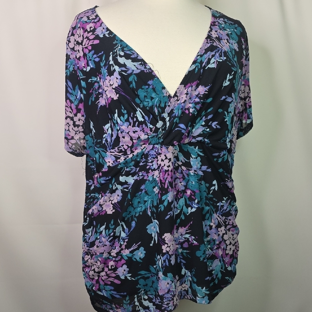 Torrid Plus Size 4X 4 26 Floral Black Purple Multi V-Neck Top Spring Blouse Guc